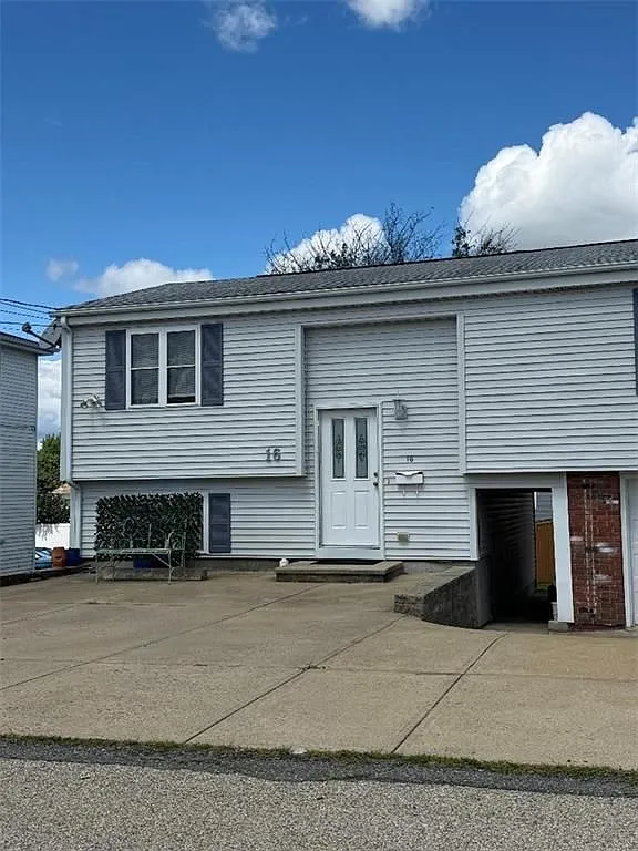 2 bed, 2.0 bath, 696 sqft, $2,300 — Photo 2