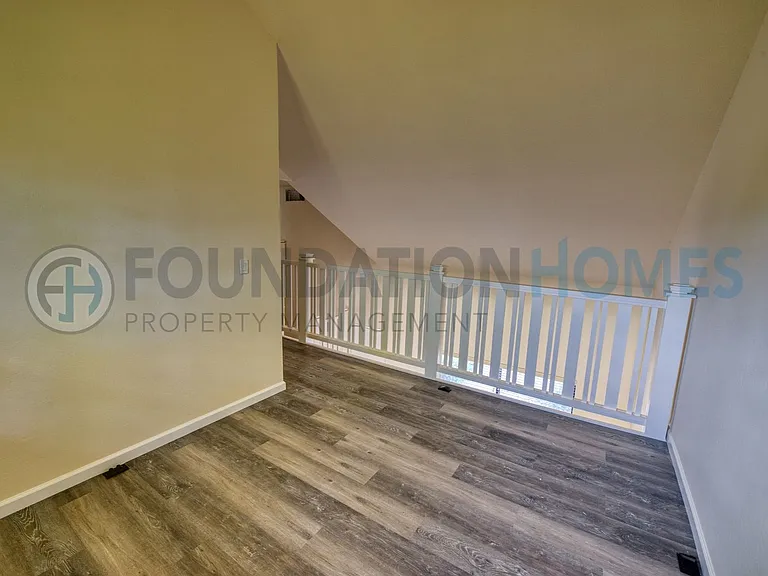 404 San Marin Dr — Photo 9