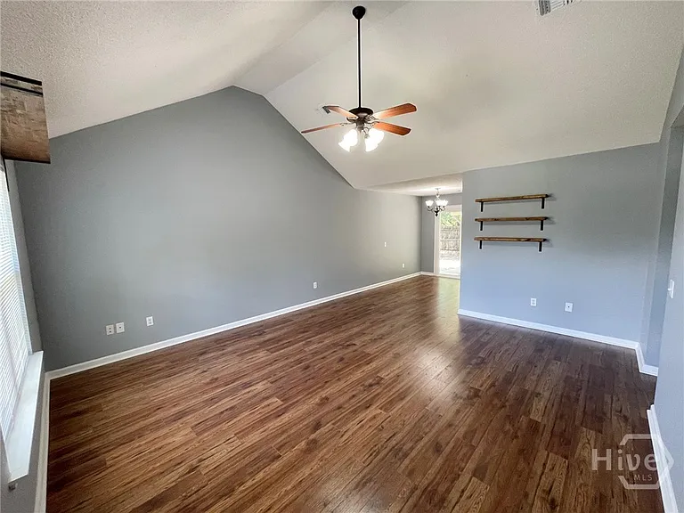 119 Mustang Dr — Photo 3