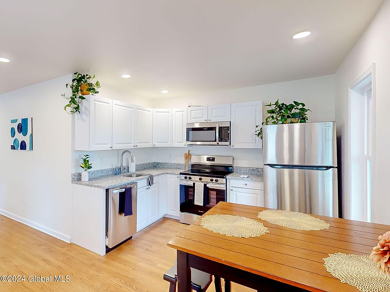 2nd image of 31 New Jersey Avenue