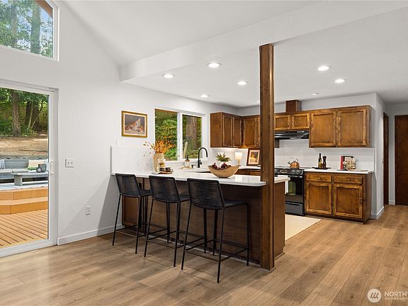 4th image of 23417 Edmonds Way
