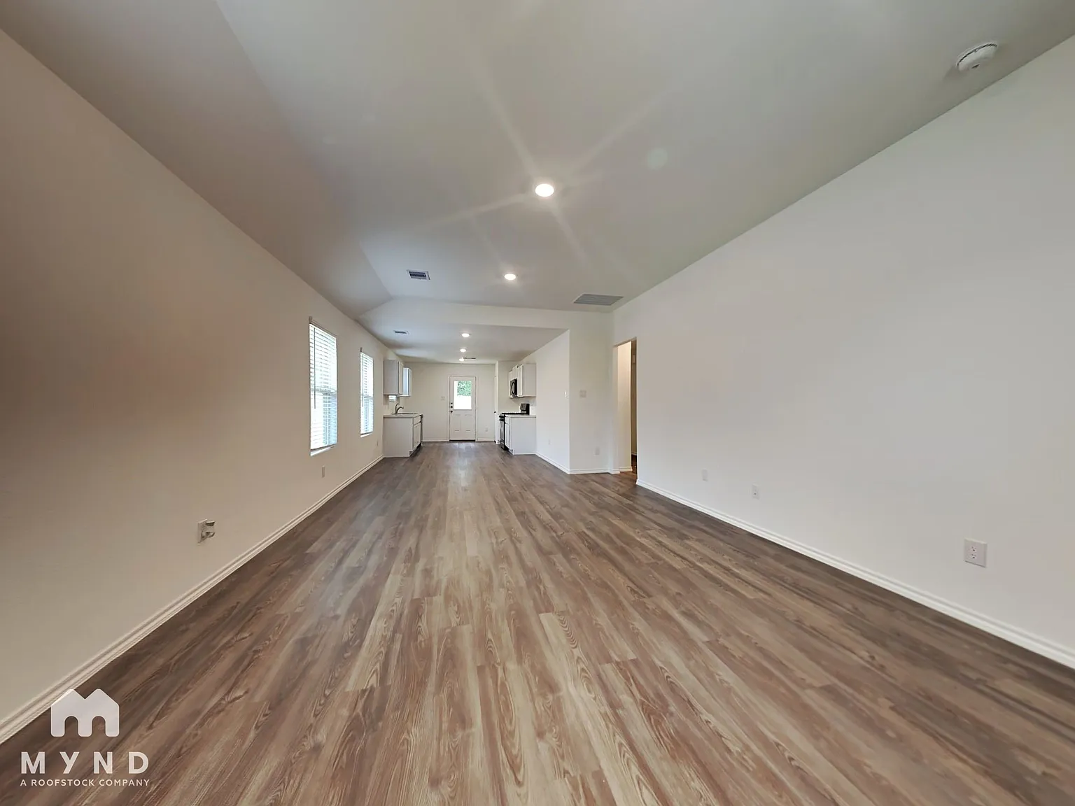 3 bed, 2.0 bath, 1249 sqft, $1,595 — Photo 4