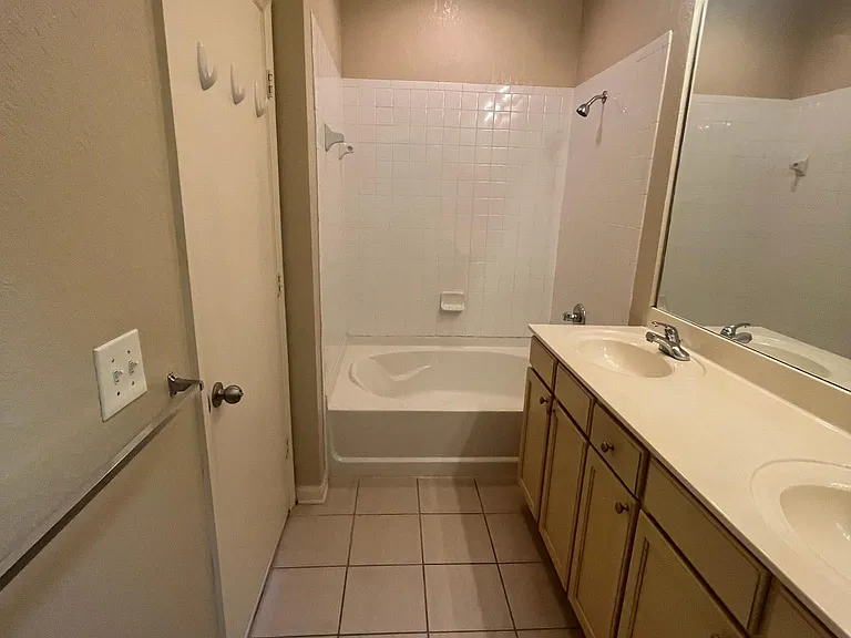 902 Baldwin Rowe Cir #902 — Photo 12