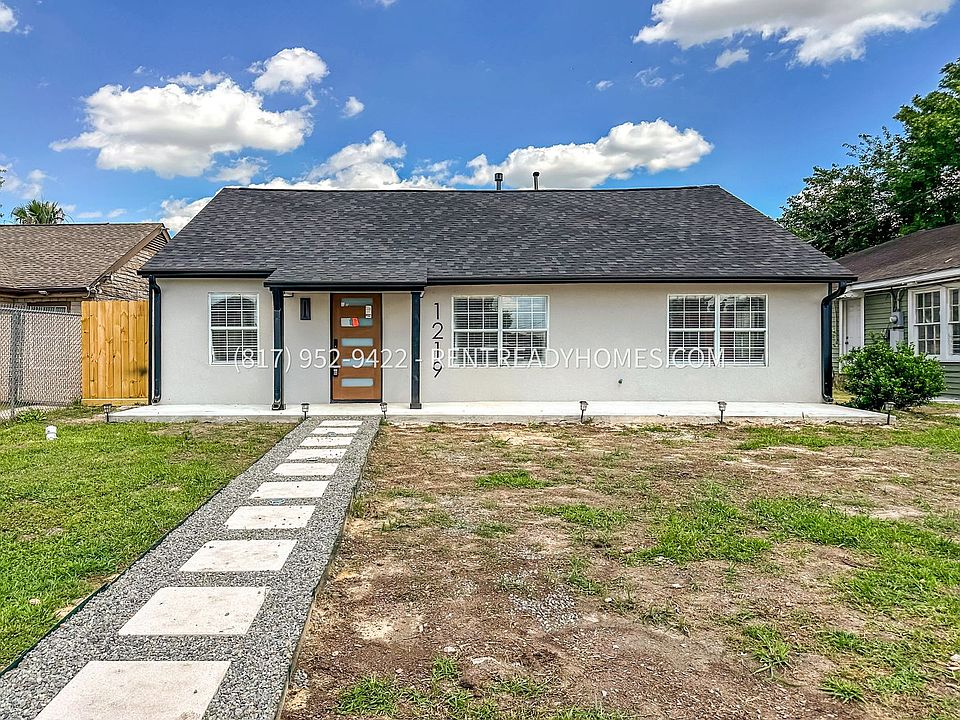 1st image of 1219 Des Jardines St