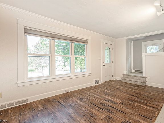 5th image of 1411 Belrose Rd