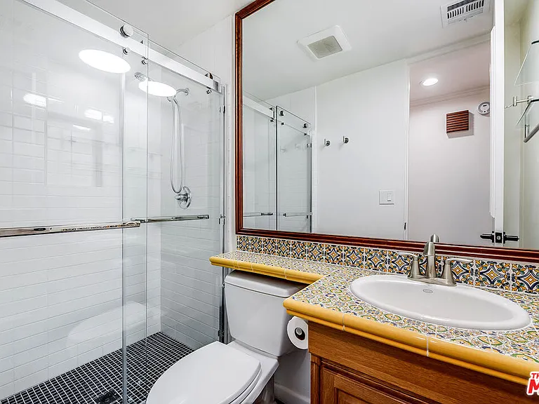 9507 W Olympic Blvd — Photo 16