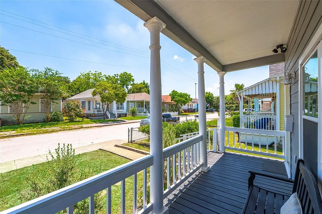 4 bed, 1336 sqft, $2,300 — Photo 4
