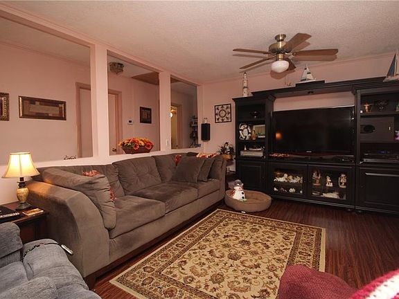 3rd image of 1542 Crystal Lake Dr