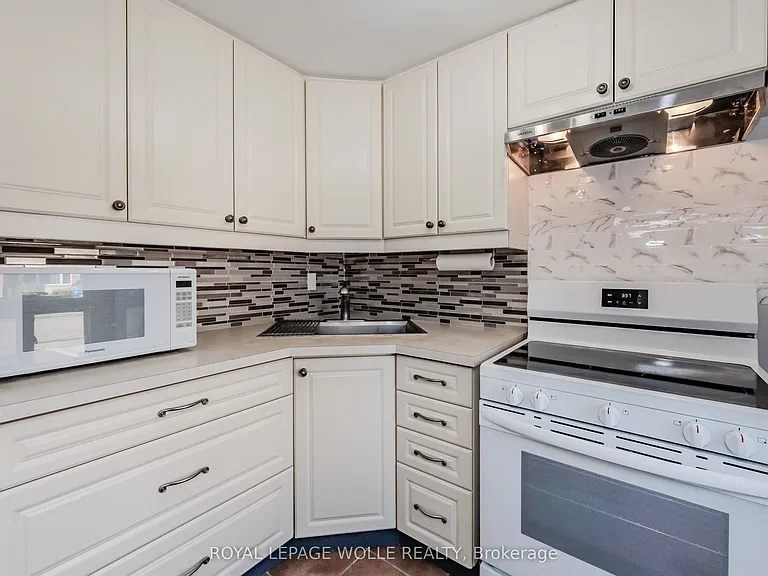550 Parkview Cres — Photo 10
