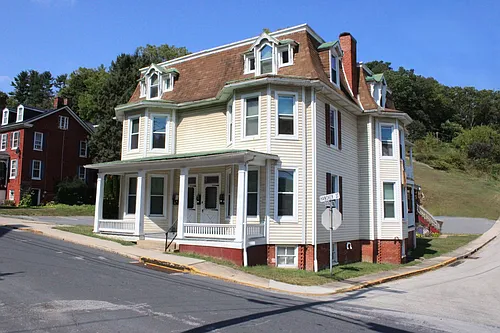 127 Hanover St #2 Photo 1
