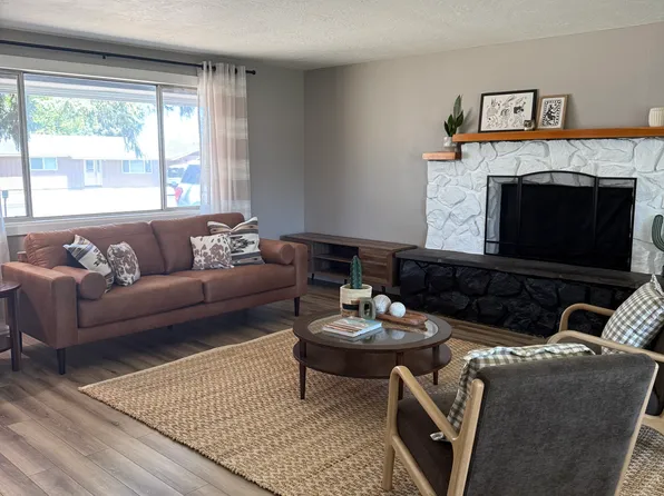 2632 SW Yew Ave, Redmond, OR 97756