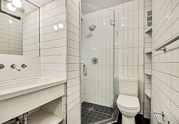 4th image of 65 Bank St APT 1