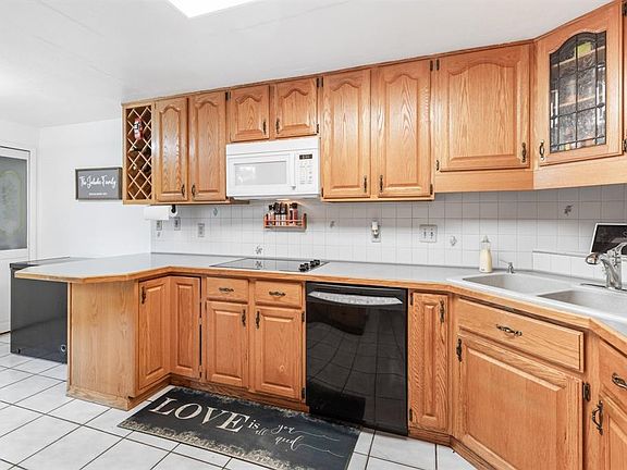 4th image of 452 Meadowood Blvd