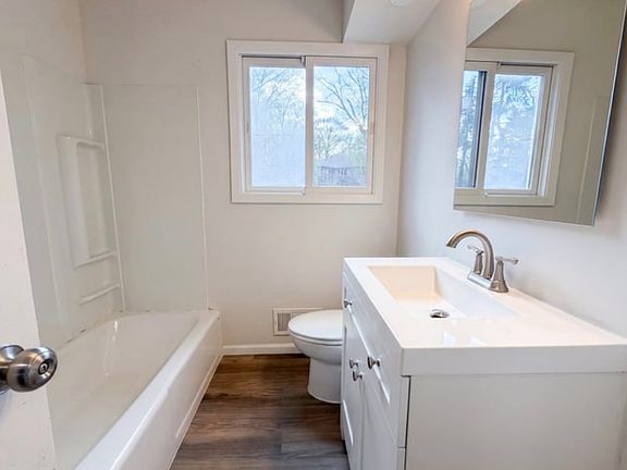 3rd image of 4836 Sandra Ln