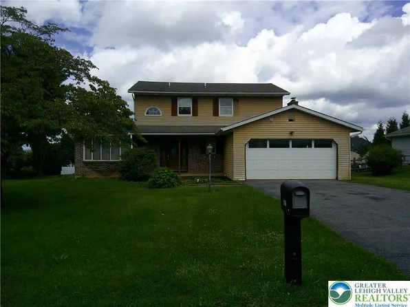 901 Apple Blossom Rd, Easton, PA 18040