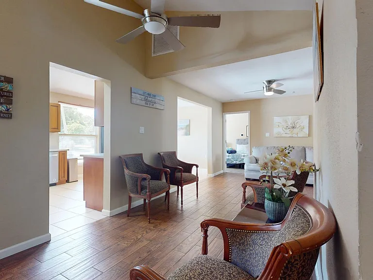 811 33rd St W — Photo 29