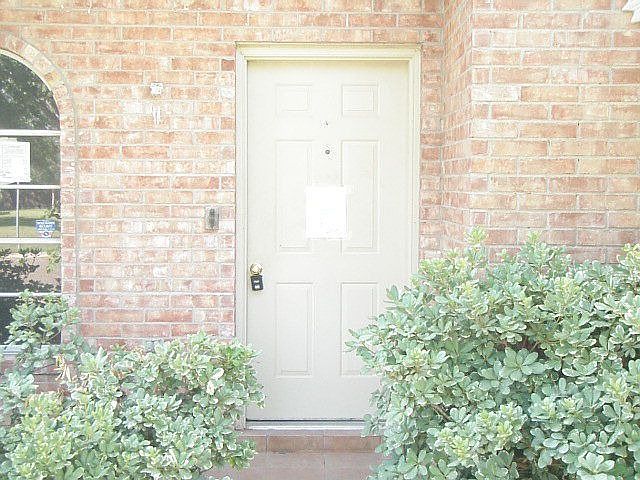 2nd image of 833 Rita St