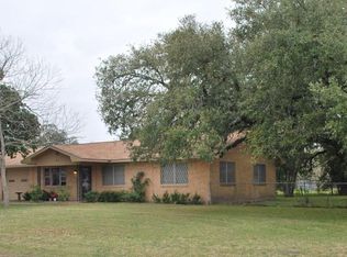 417 N Market St, Flatonia, TX 78941
