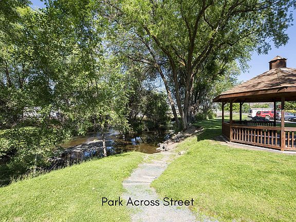 4th image of 1670 SE Mountain View Dr