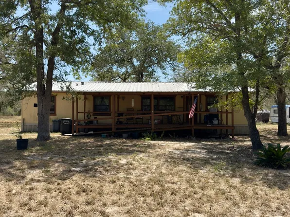 138 Oak Valley, La Vernia, TX 78121