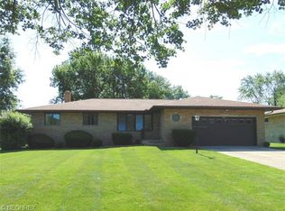 5589 Pinnacle Park Dr, Seven Hills, OH 44131