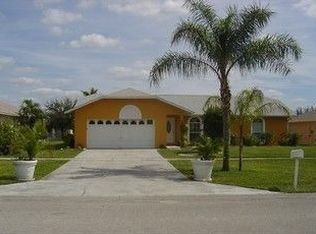 3220 Valencia Dr, Naples, FL 34120