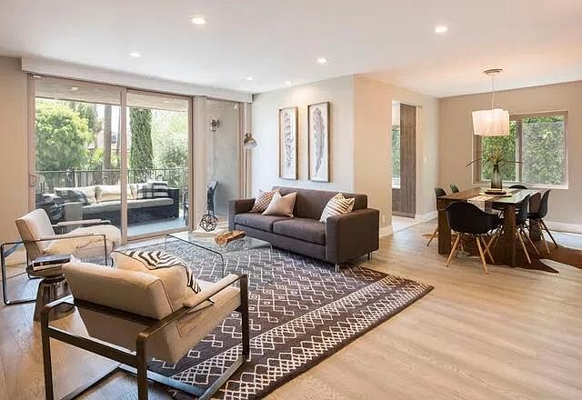 1st image of 439 N Doheny Dr Unit 102