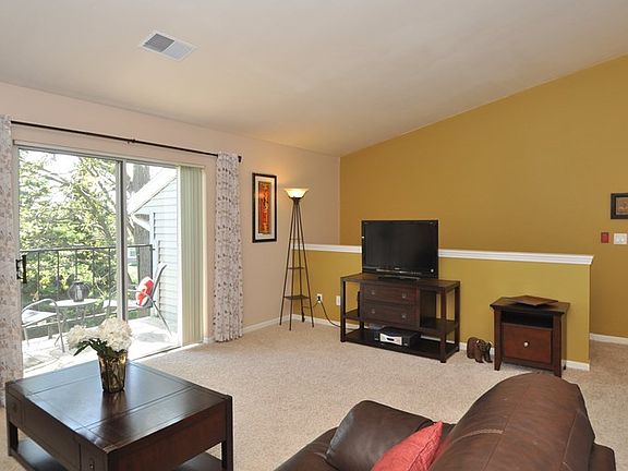 4th image of N110W16867 Ashbury Cir