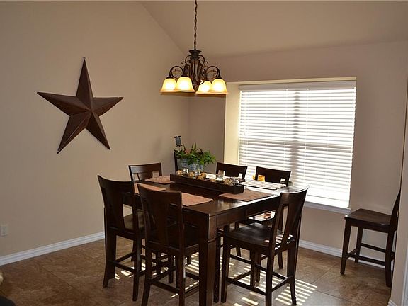 3rd image of 517 Claire Ct