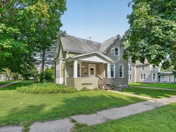 621 Iowa St, Cedar Falls, IA 50613