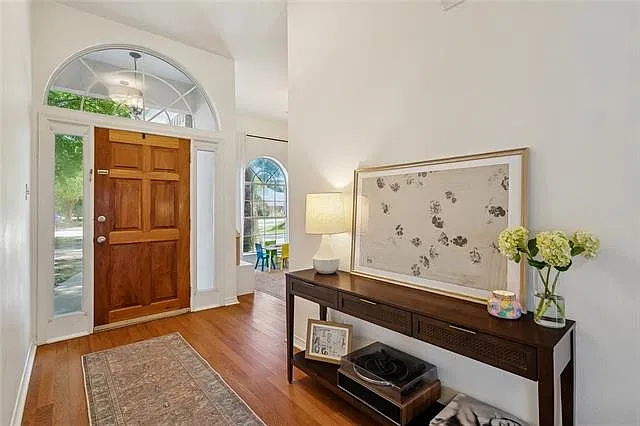 3 bed, 2.0 bath, 1803 sqft, $2,250 — Photo 3