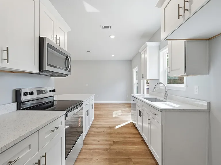2588 Kingston Rd — Photo 12