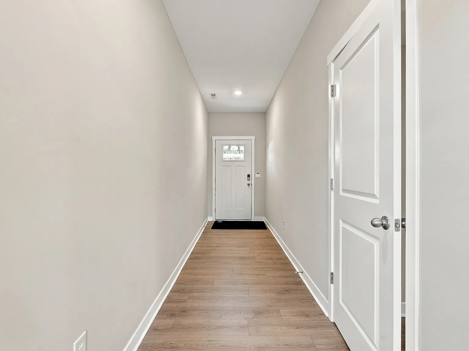 4 bed, 2.5 bath, 1811 sqft, $2,500 — Photo 3