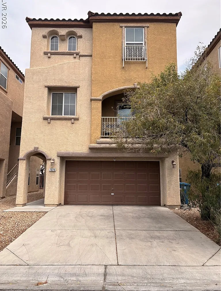 3 bed, 3.5 bath, 1977 sqft, $2,400 — Photo 1