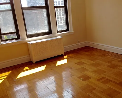 Sold by Luxus Manhattan Realty | media 23