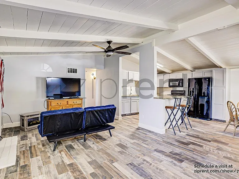 803 Virginia Dr — Photo 2