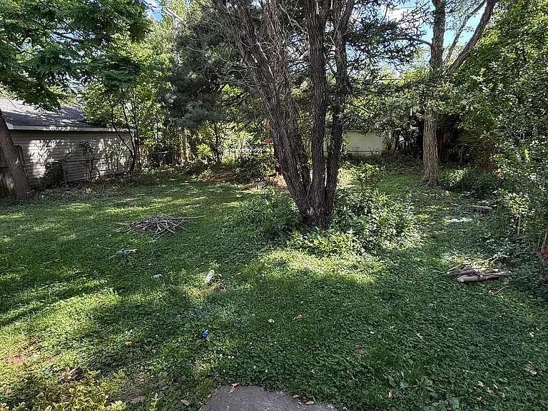 892 Honeysuckle Rd — Photo 10