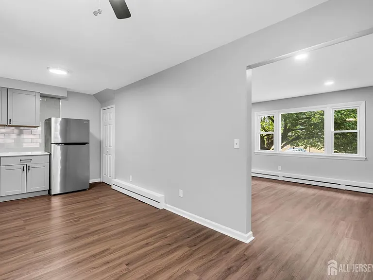 368-370 Voorhees Ave #370 — Photo 9