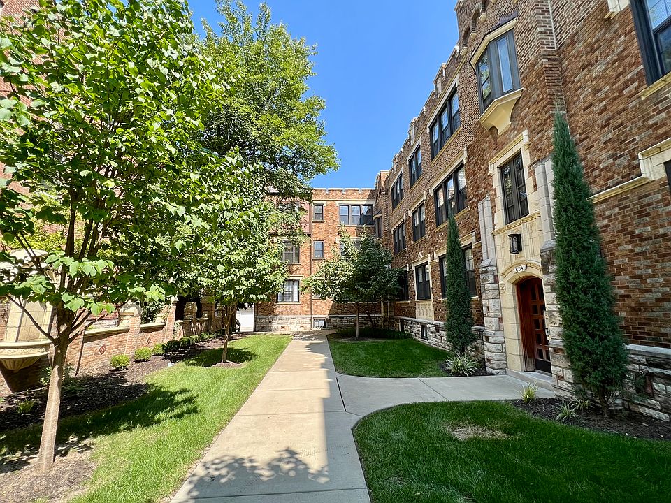 6219 Rosebury entrance