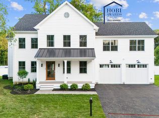 45 Robin Cir, Fairfield, CT 06824
