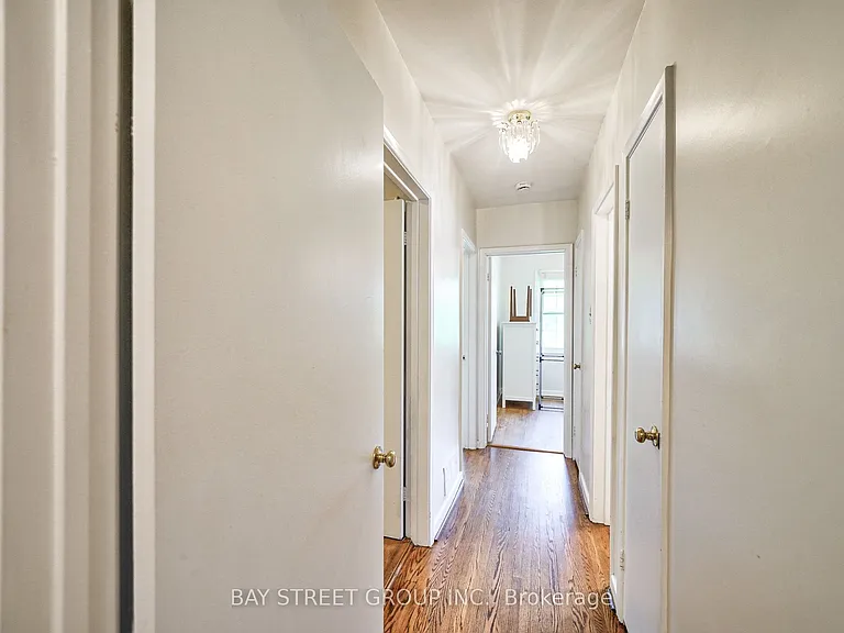 35 Camwood Cres — Photo 16