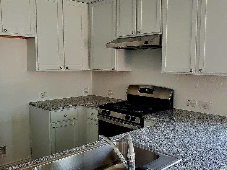 7102 Satellite Dr — Photo 2