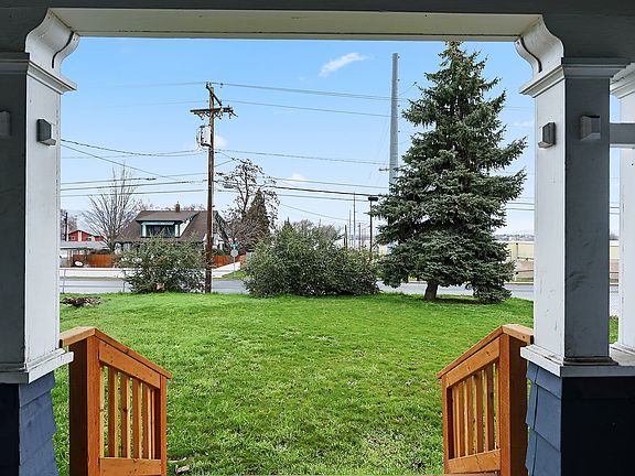 4th image of 1922 W 10th St