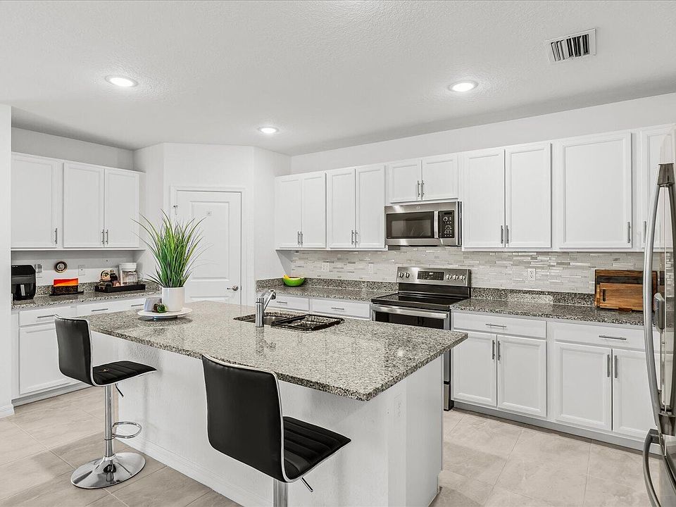 1st image of 837 SW CALIFORNIA Boulevard