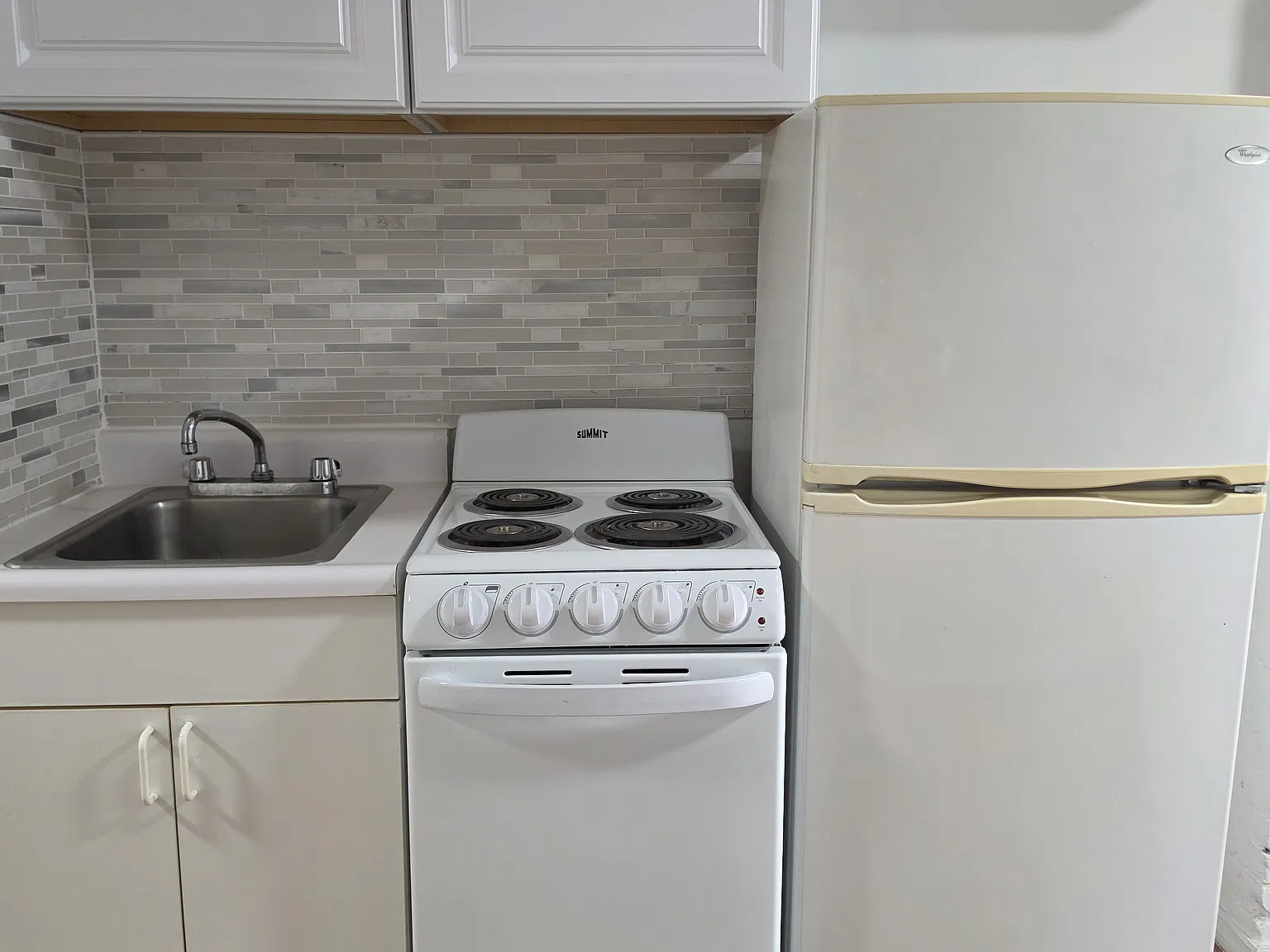 531 East 6th Street — Photo 3