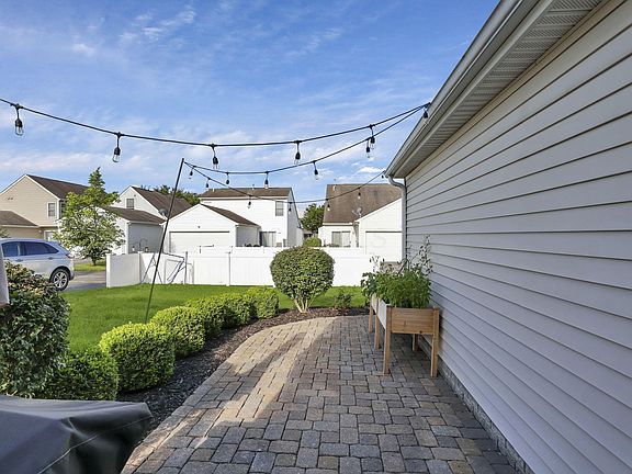 5th image of 5531 Holly River Ave