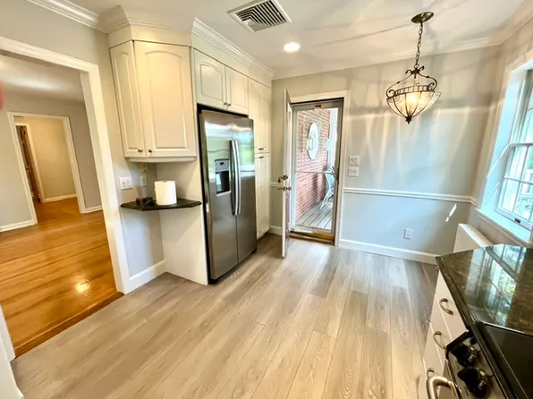 (undisclosed Address), Pleasantville, NY 10570