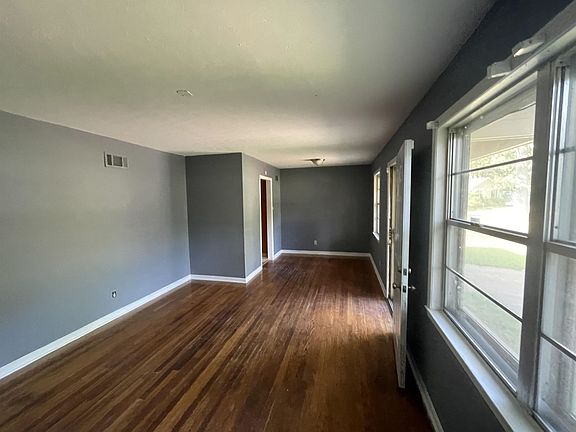 5th image of 4843 Bridgedale Ave