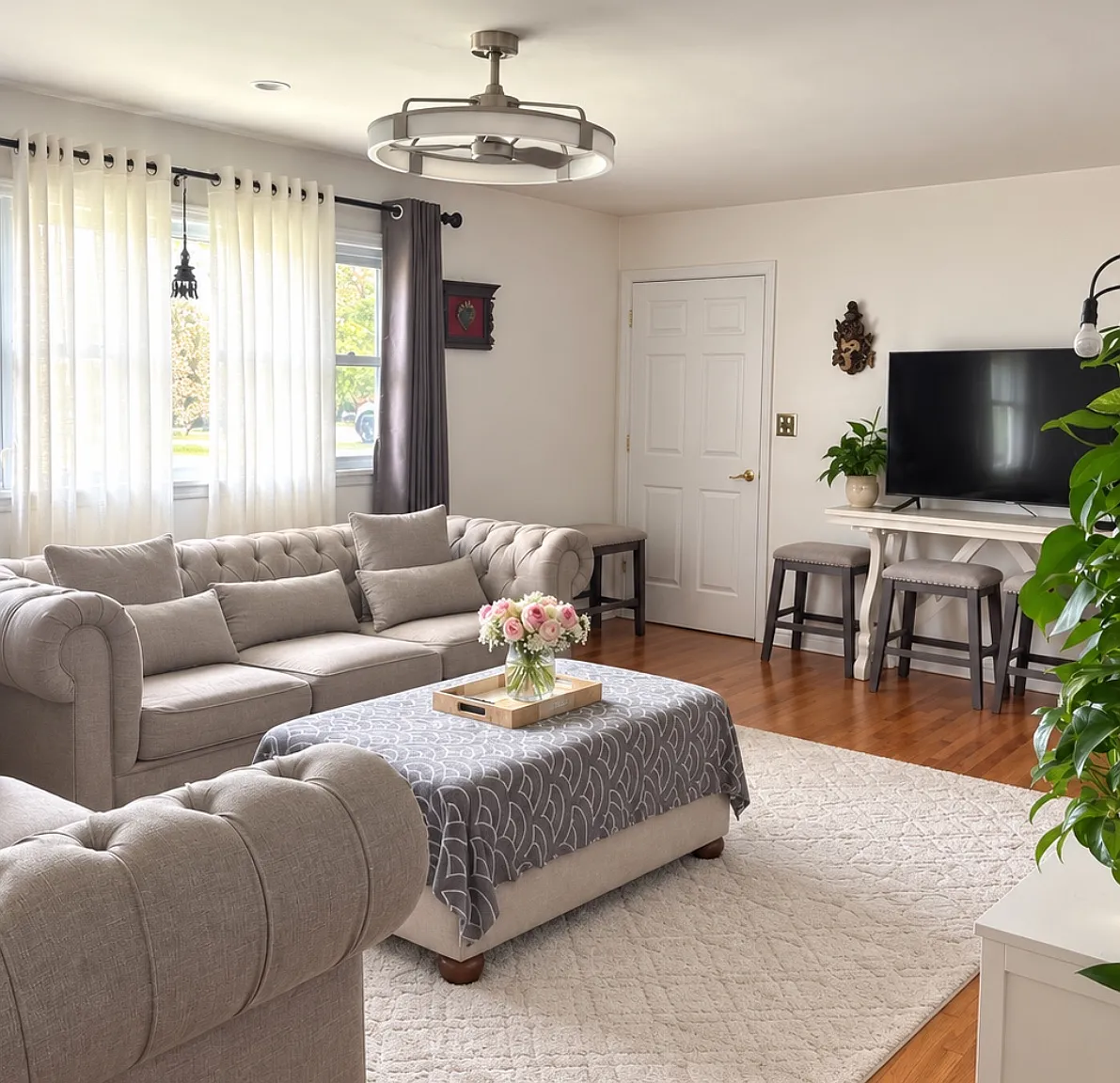 3 bed, 1300 sqft, $3,200 — Photo 3