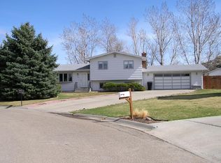 733 Windham Sq, Glendive, MT 59330